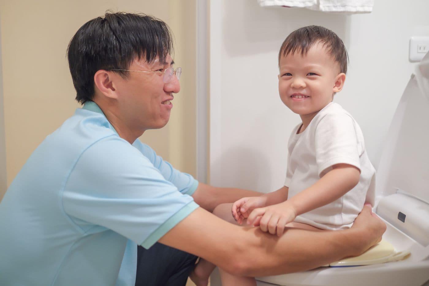 5 Perbezaan Potty Train Anak Lelaki Dan Perempuan Patut Ibu Ayah Tahu, Baru Senang Kerja!