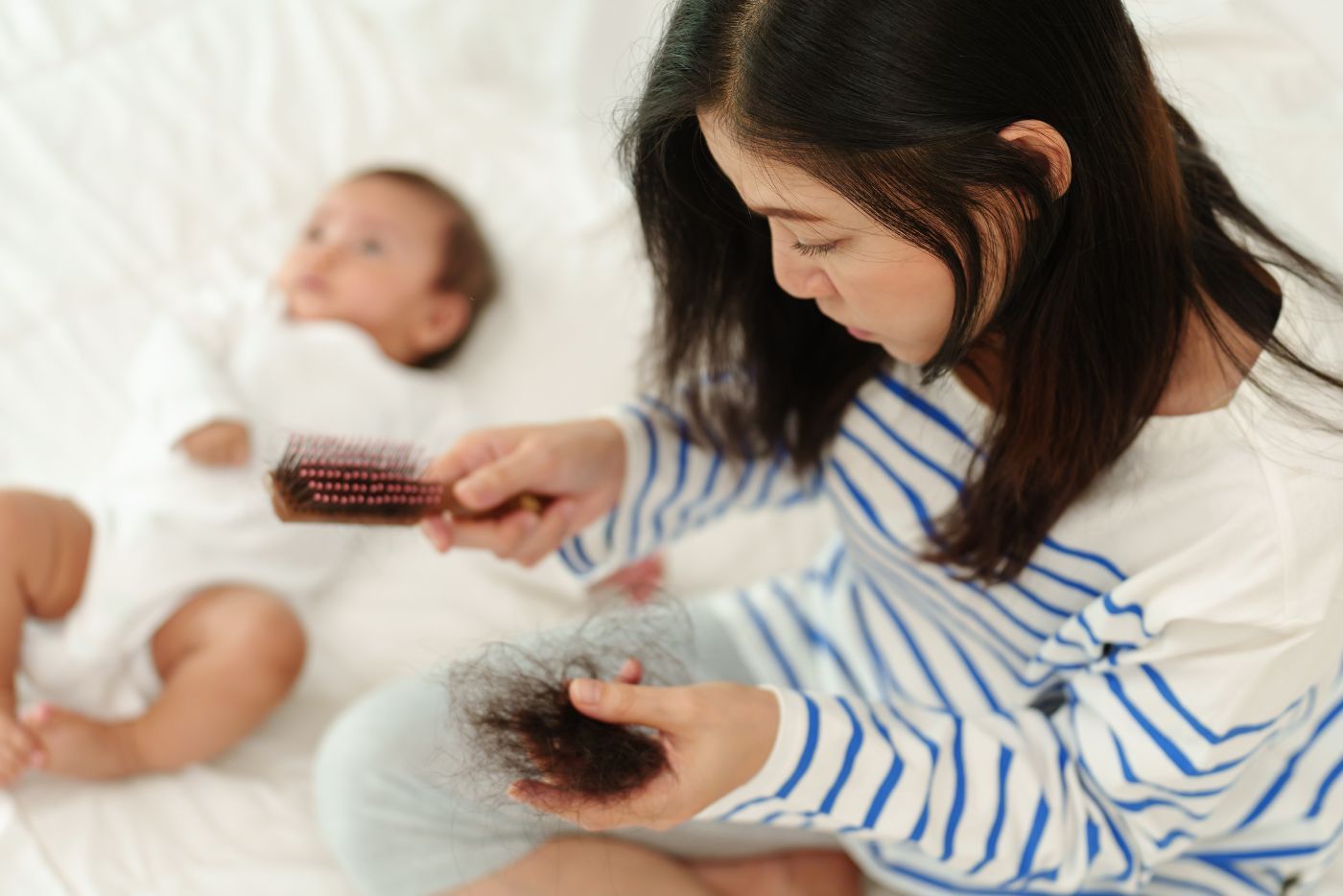Masalah Rambut Gugur Lepas Bersalin? Mama, Ini 10 Cara Rawatan Dan Tip Pilih Syampu
