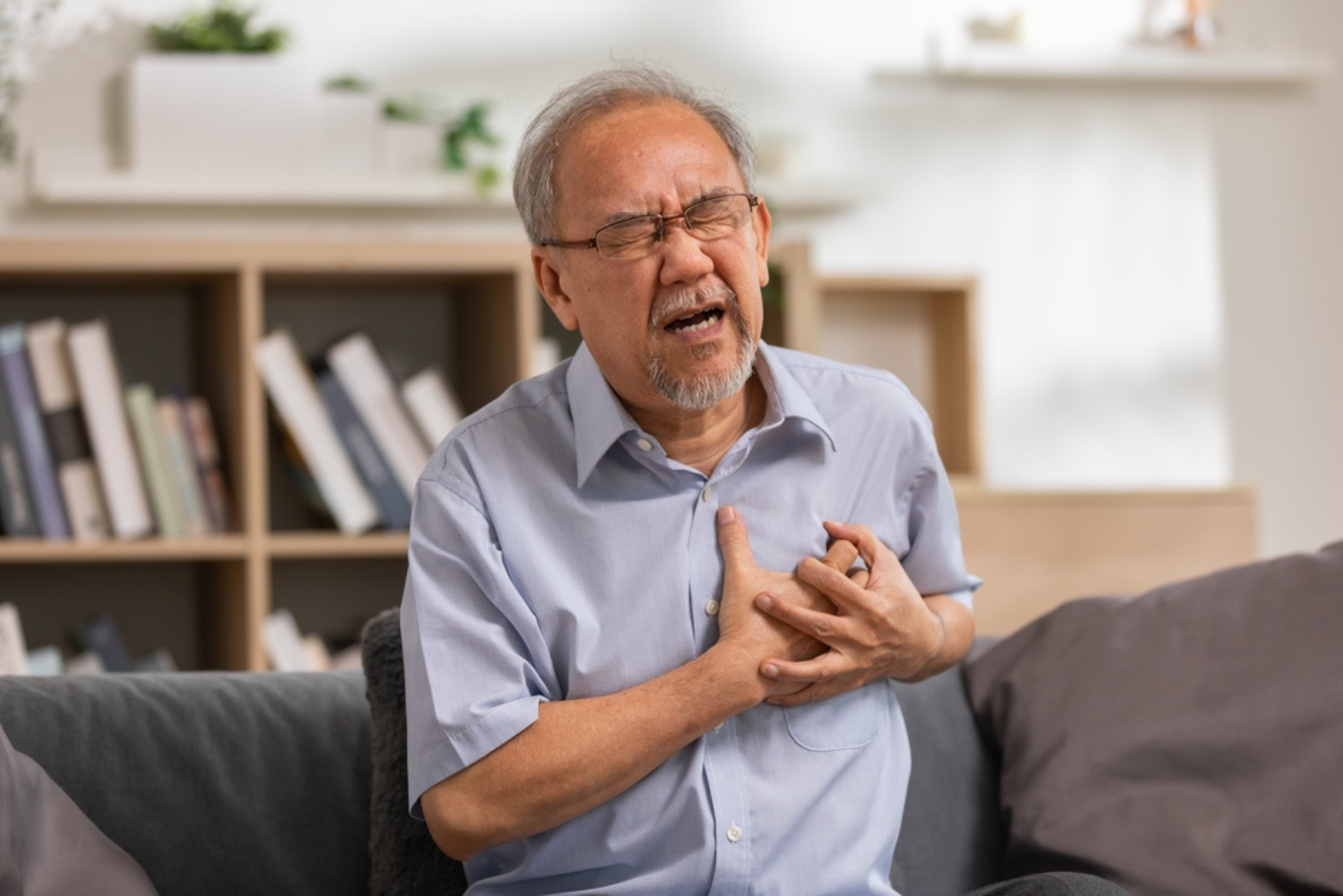 Sakit Dada Kiri Jangan Dibiarkan, Ini 6 Cara Berkesan Untuk Legakan