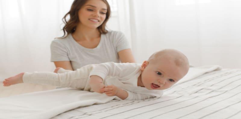 Tak Sabar Tunggu Bayi Meniarap? Parents Boleh Perhatikan 4 Tanda Baby Sudah Sedia!