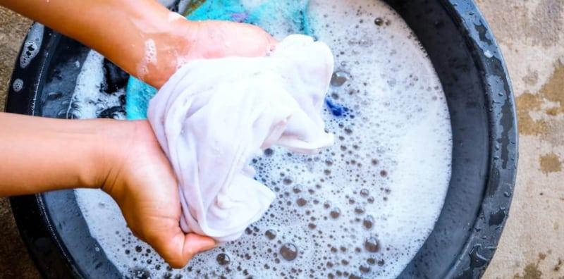 Lebih Gemar Basuh Baju Guna Tangan? Ini 7 Langkah Mudah Cucian Tangan!