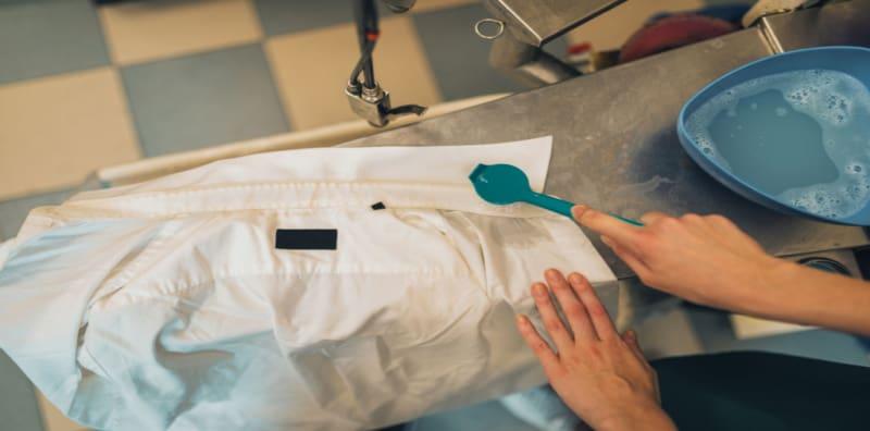 Penat Tonyoh Baju Sekolah Anak Hitam Berdaki? Ibu Kena Cuba 7 Tip Ini, BERKESAN!