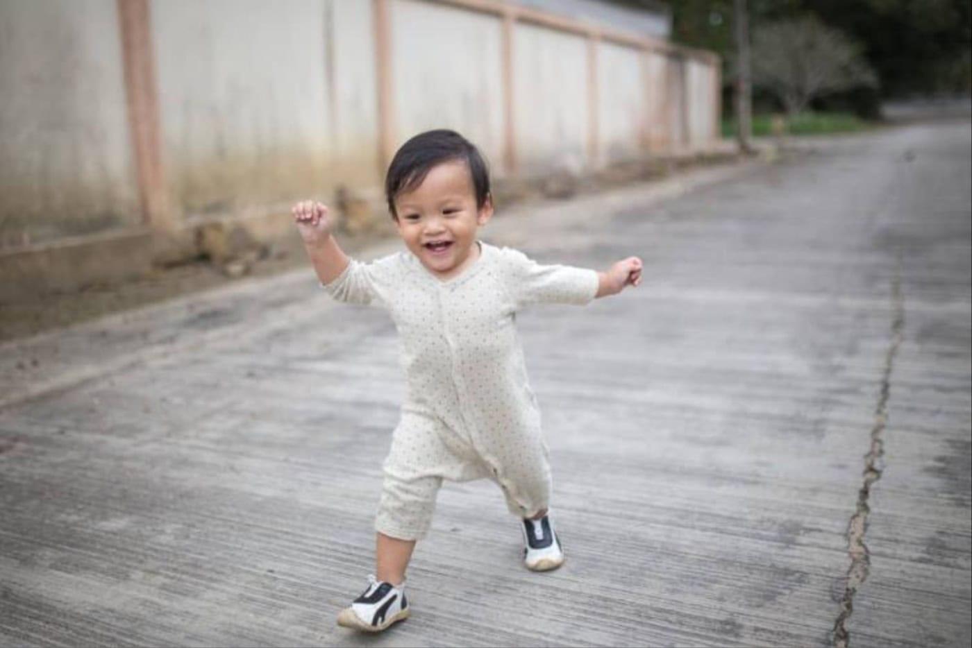 Anak Jatuh Terlentang? Mak Ayah Jangan Pandang Remeh, Awasi 18 Tanda Bahaya!