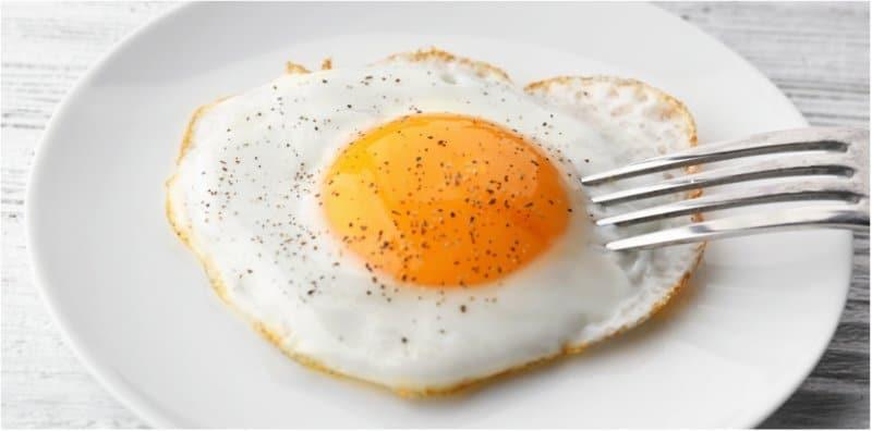 Boleh Cuba 2 Teknik Ini Kalau Nak Dapat Telur Mata Kerbau Bulat Elok, Tak Mudah Pecah!