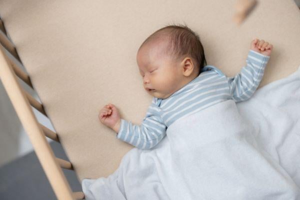 posisi tidur bayi selepas menyusu
