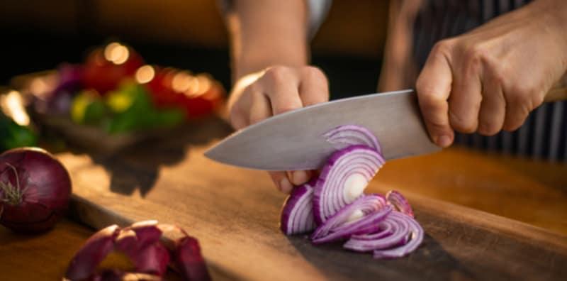 Cara Potong Bawang Pun Main Peranan, Ini 6 Kaedah Potong Bawang Biar Masakan Lebih Sedap!