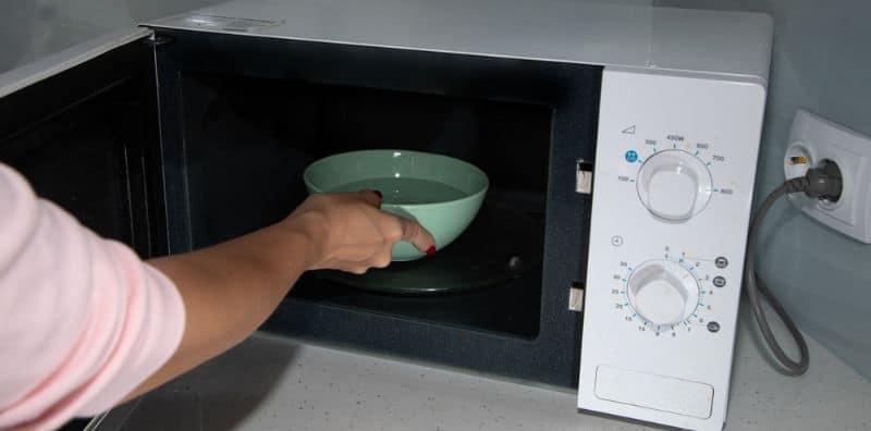 Baru Beli Microwave? Jom Belajar Cara Cuci Dan Menggunakannya Dengan Betul!