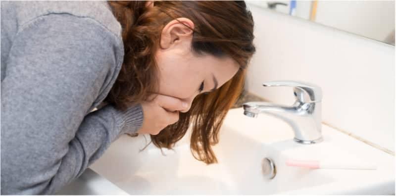 Pernah Muntah Kuning & Terasa Pahit Di Mulut? Ini Punca-Puncanya!