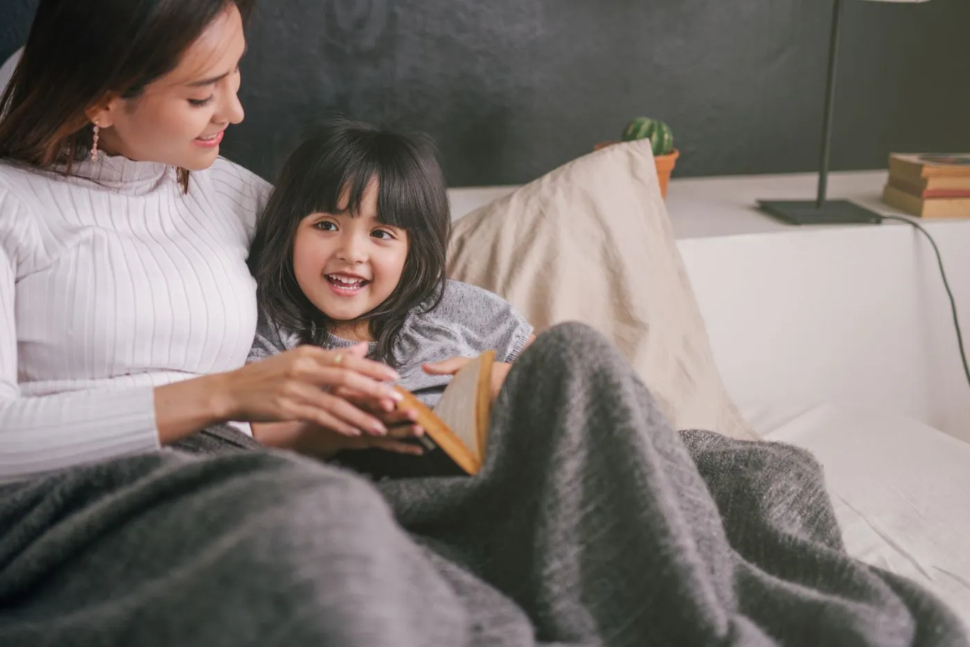 Anak Suka Tanya Soalan Sama Berulang Kali? Ibu Ayah, Guna 4 Trik Ini!