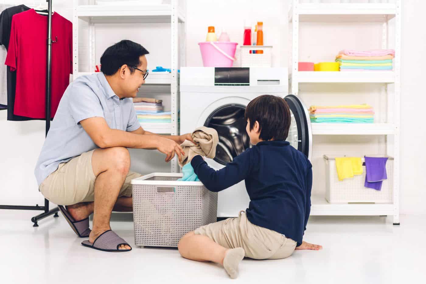 Ayah Sering Buat Kerja Di Rumah? Ini Rahsia Anak Jadi Hebat, Sebab Lihat Si Bapa Rajin!