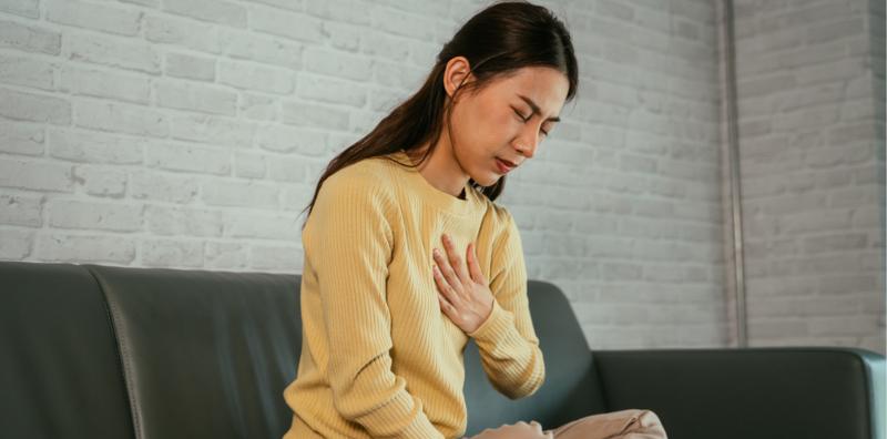 Dada Rasa Terbakar? Ia Mungkin Tanda Pedih Ulu Hati Yang Anda Tak Sedar! Ini Puncanya