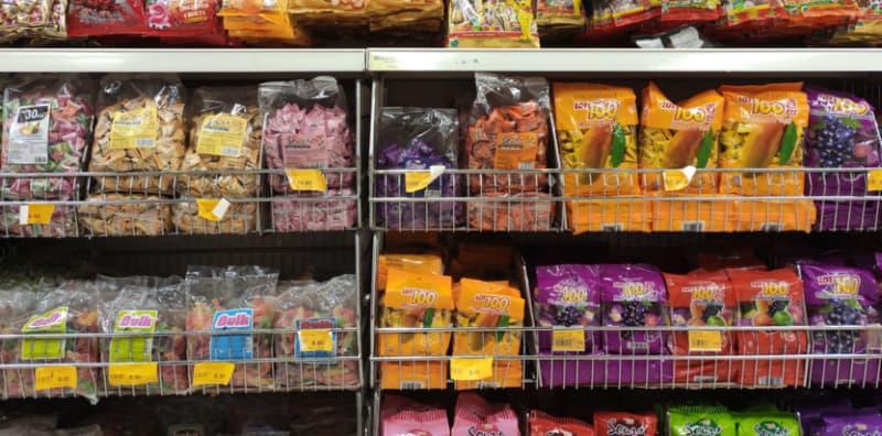 Pernah Makan Gula Duit & Gula Bento Waktu Kecil Dahulu? Ini 6 Jenis Gula-Gula 90-an Yang Anda Pasti Kenal