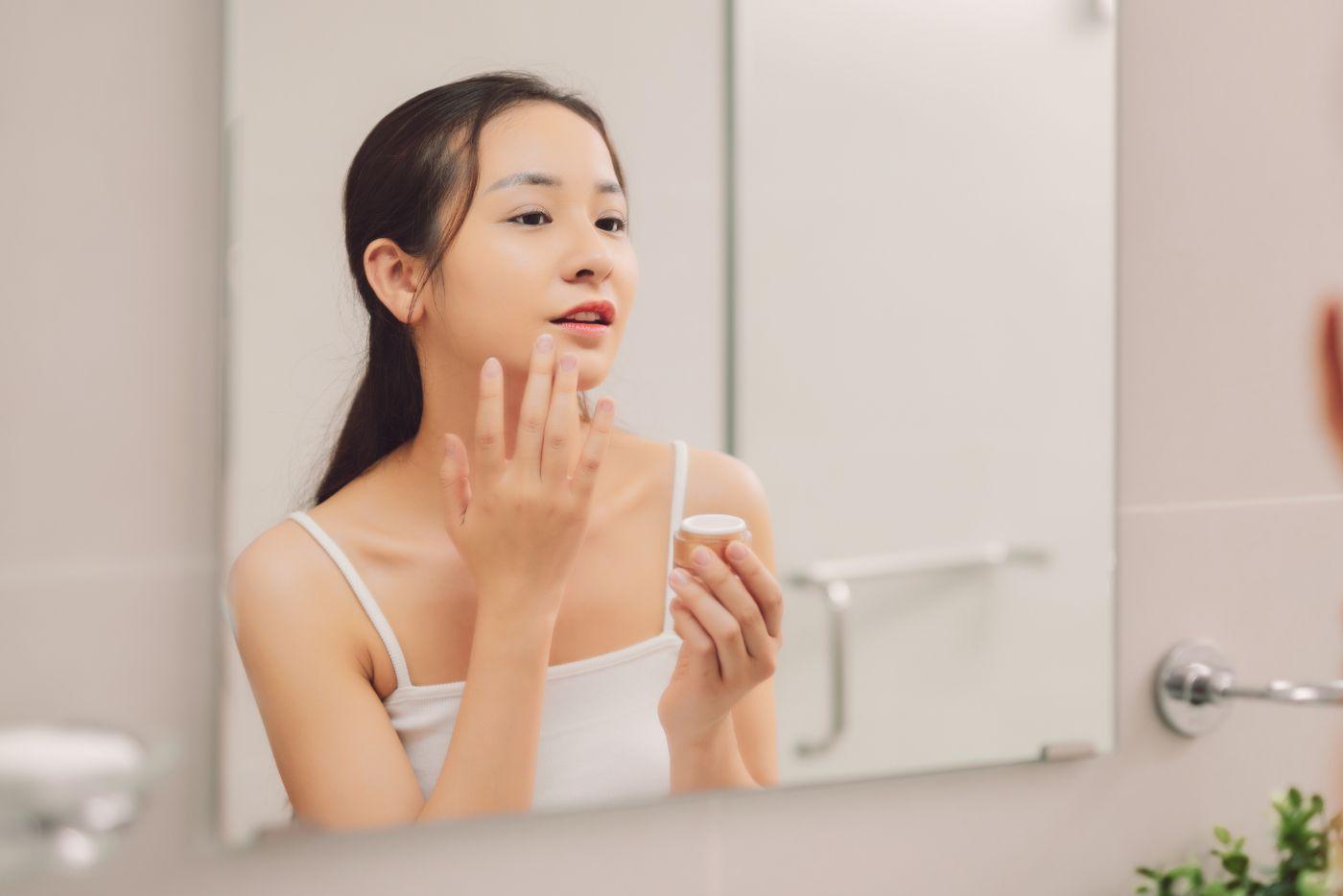 Kulit Masih Lagi Anjal Walau Hampir 40-an? Ini 7 Tip Awet Muda Daripada Pakar!