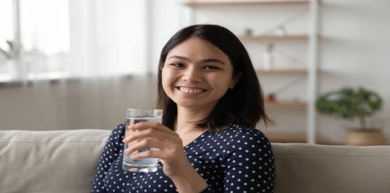 Nak Amalkan Minum 8 Gelas Air Sehari, Ikut 7 Cara MUDAH Ini Biar Tak Lupa