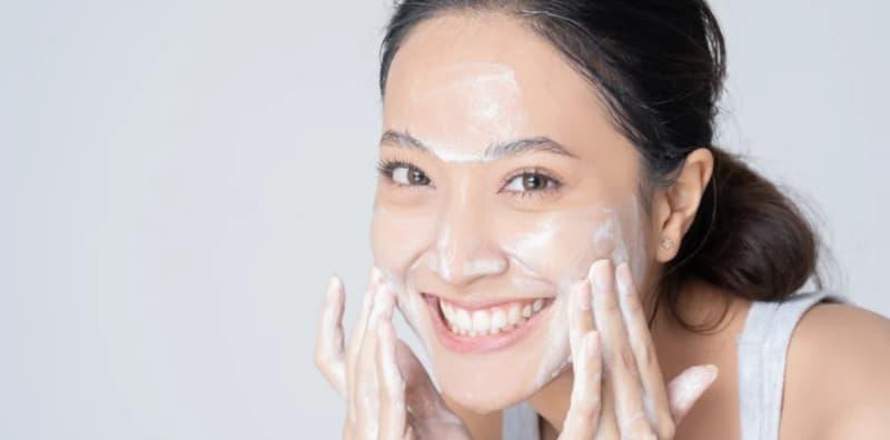 7 Pencuci Muka Terbaik Di Tahun 2026, Semua Jenis Kulit Pun Boleh Pakai!