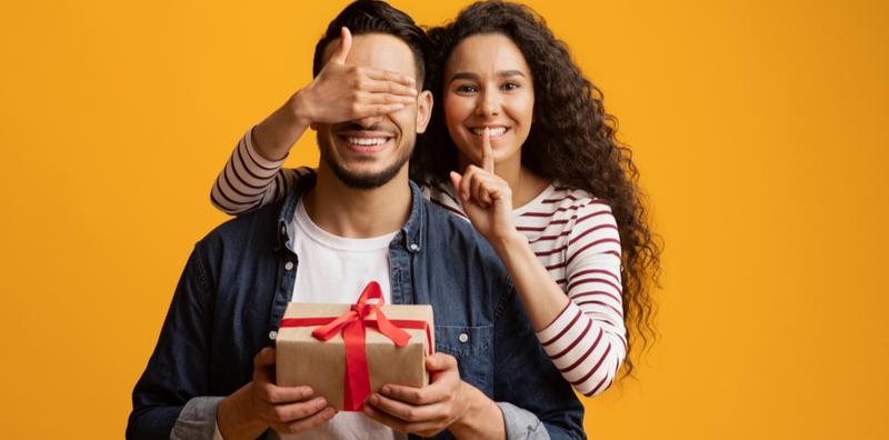 Hadiah Berunsur Seksual Untuk Suami? Cuba 9 Idea Ini, Cik Abang Makin Sayang Nanti!