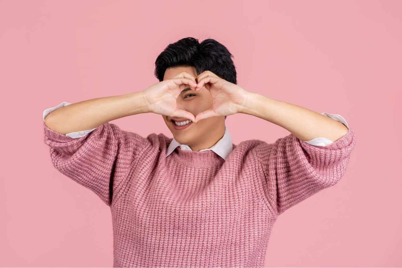 Lelaki Lembut Itu Gay? Eh, Jangan Salah Faham, Ini 6 Punca Lelaki Berperwatakan Feminin!