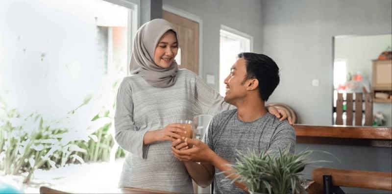 6 Rahsia Menjadi Isteri Solehah, Bukan Hanya Jaga Makan & Pakai Suami Ya!