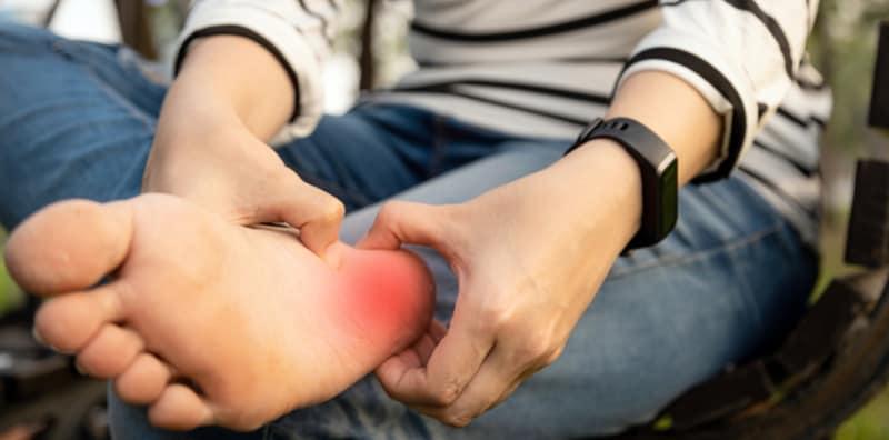 Jarang Pakai Kasut Tinggi, Tapi Kenapa Selalu Sakit Tumit? Ini 4 Faktor Wanita Perlu Tahu!