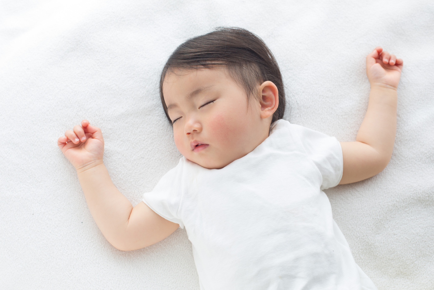 Bayi Baru Lahir Selalu Terjaga Lewat Malam? Ini Waktu Tidur Bayi 0-3 Bulan