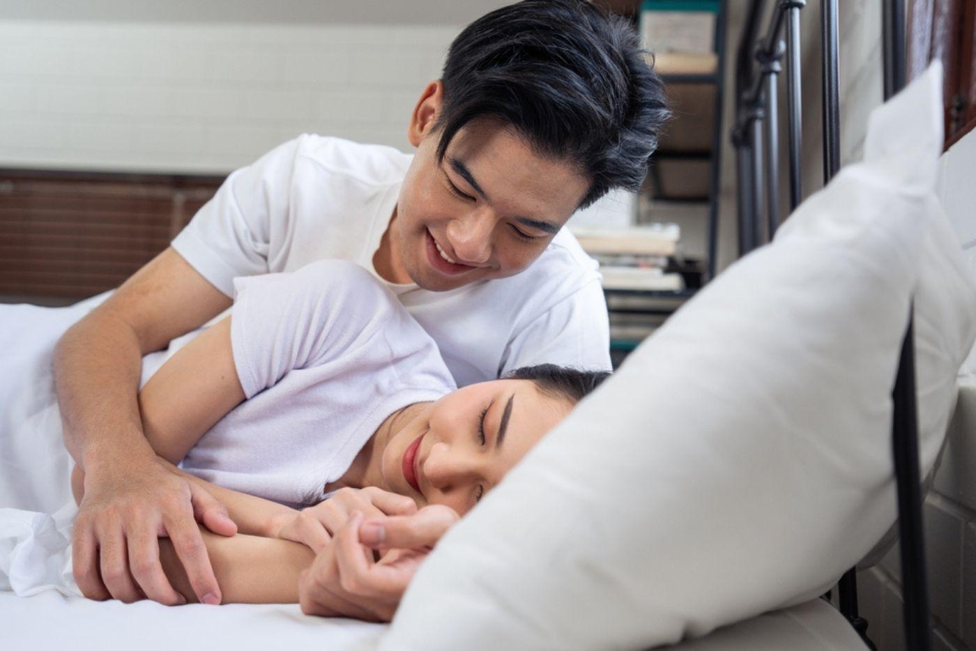 4 Mitos Malam Pertama Pengantin Baru WAJIB Tahu, Jangan Percaya Dengan Porno!