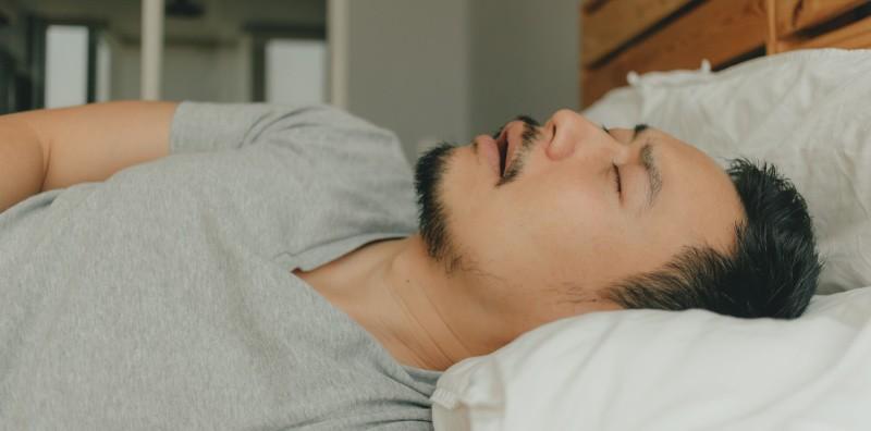 Kuat Berdengkur Masa Tidur? Buat 12 Cara Ini Untuk Kurangkan Bunyi Dengkuran Anda