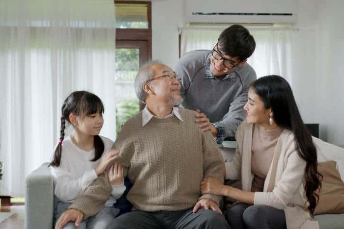 Penjagaan Orang Tua Di Rumah Memang "Tricky". Ni Tips Untuk Anda