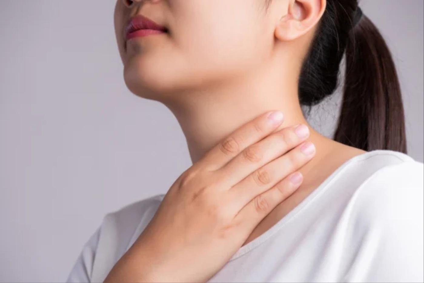 2 Jenis Jangkitan Punca Tonsil Bengkak, Adakah Makanan Juga Antara Faktor Risiko?