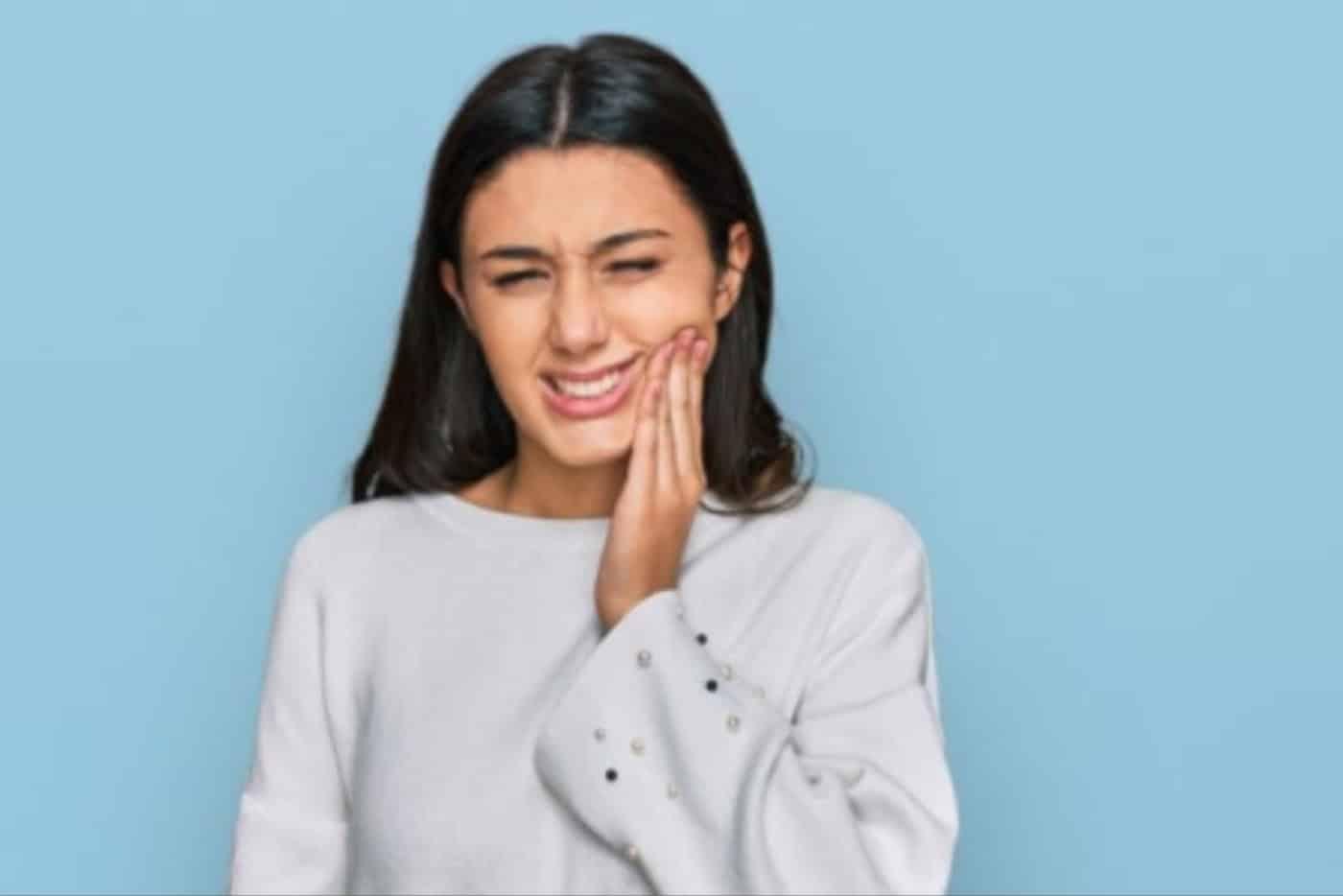 12 Cara PALING Berkesan Untuk Hilangkan Rasa Sakit Gigi Bergoyang, Boleh Cuba Di Rumah Nanti!