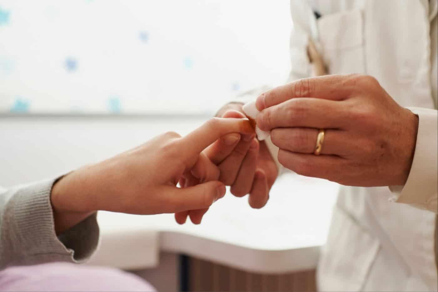 Menyahkuman Sahaja Dah Cukup? Ini Cara Merawat Luka Kecil, Calar Dan Terbakar!