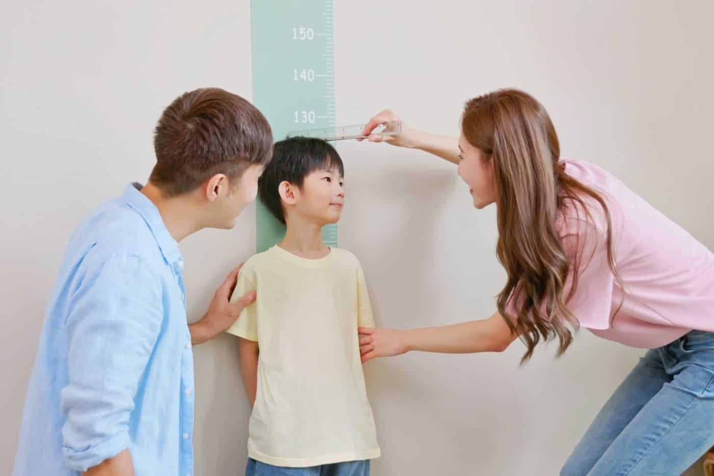 6 Tips Pilih Susu Supaya Anak Membesar Dengan Baik, Mak Ayah Kena Tahu!