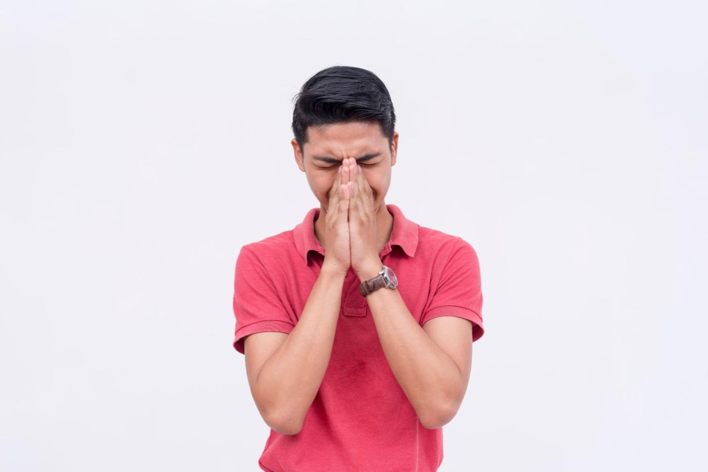 Kenapa Saya Selalu Ketawa & Menangis Tanpa Sebab? Kenali Penyakit 'Joker'!