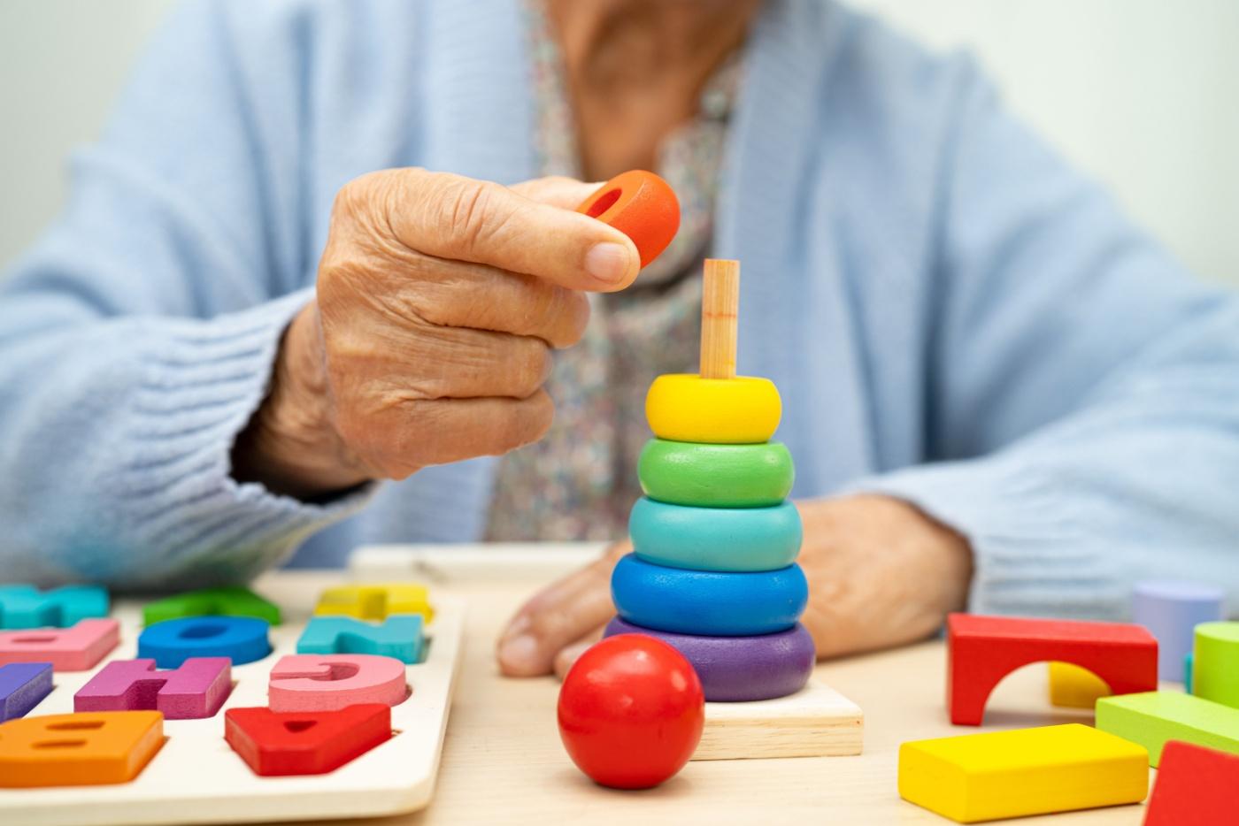 Penyakit Nyanyuk Atau Alzheimer, Ini Tanda Awal Berserta Rawatan Yang Tersedia!