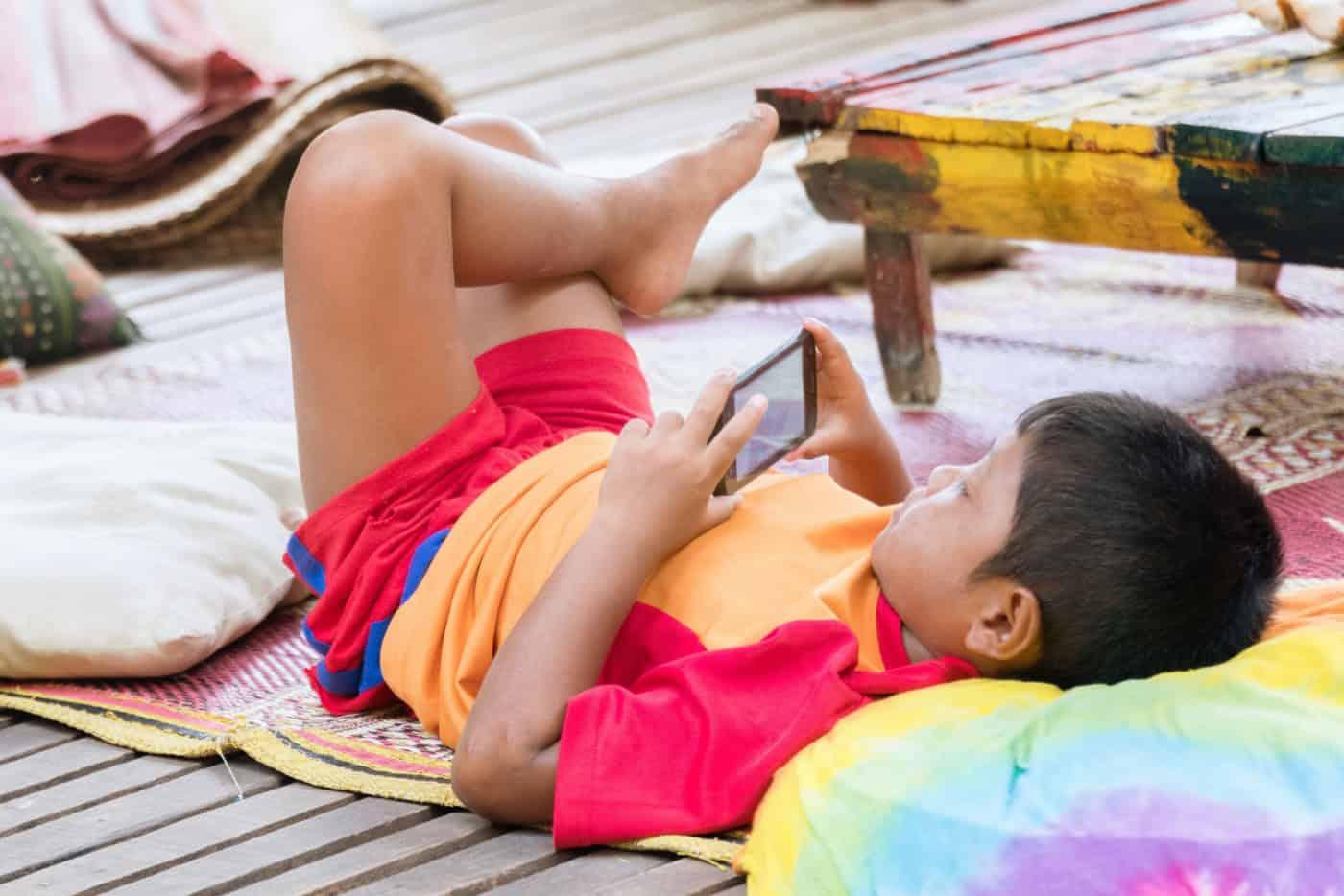 Anak Selalu Main Gajet? Jom Cuba Aktiviti Luar & Dalam Rumah Yang Bermanfaat Untuk Anak!