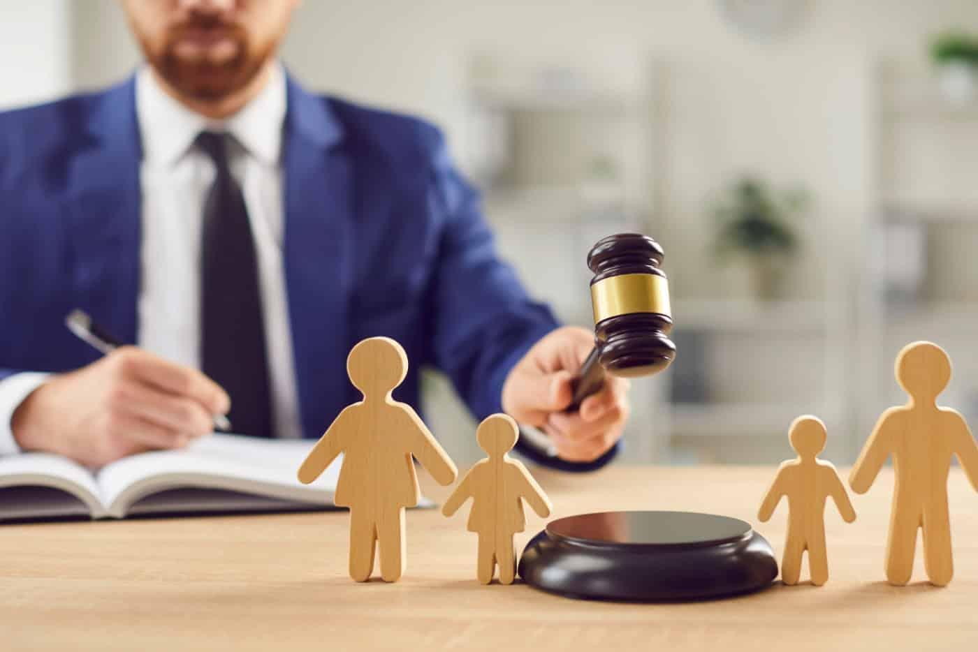 Hak Penjagaan Selepas Penceraian, Siapakah Yang Lebih Layak: Ibu Atau Ayah?