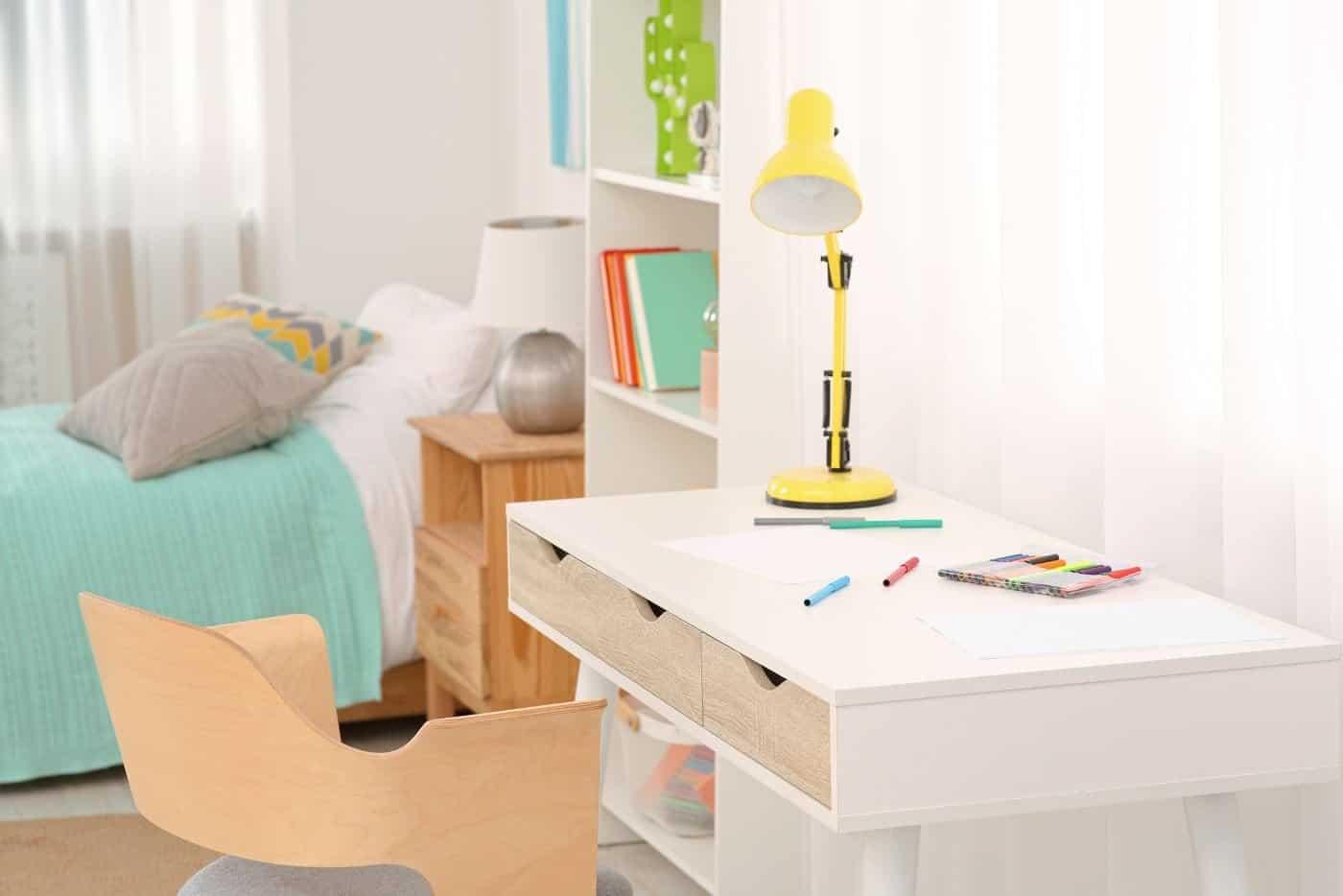 Ibu Ayah, Jangan Biarkan Anak Belajar Di Meja Makan, Hadiahkan Mereka Meja Belajar Yang Selesa!