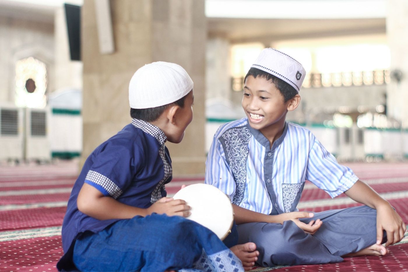 Nak Bawa Anak Solat Tarawih? Ini Panduan Supaya Mereka Tak Meragam Di Masjid!