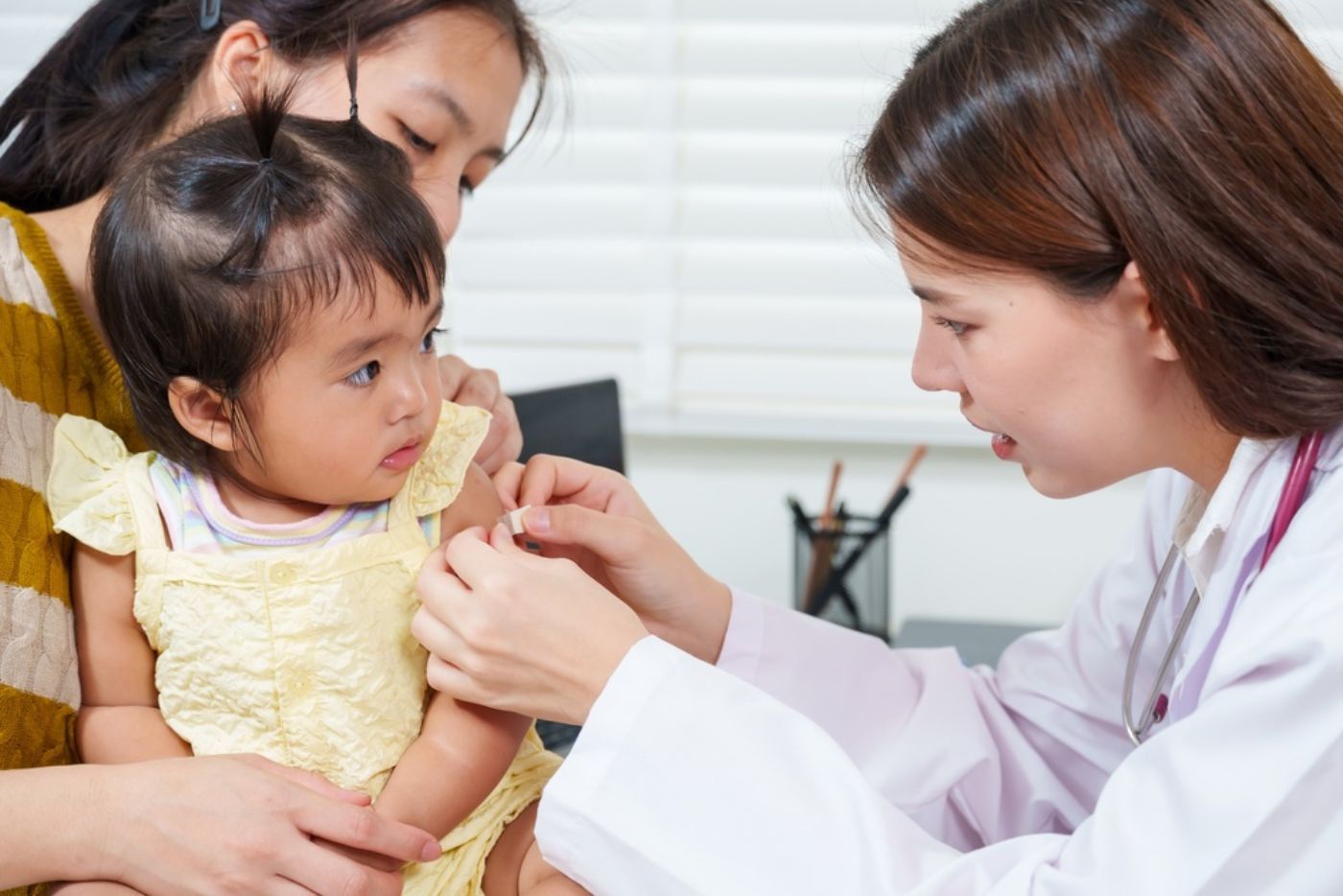 Parents Terlupa Vaksin Baby? Ketahui Risiko & Bagaimana Langkah Susulan Yang Betul!