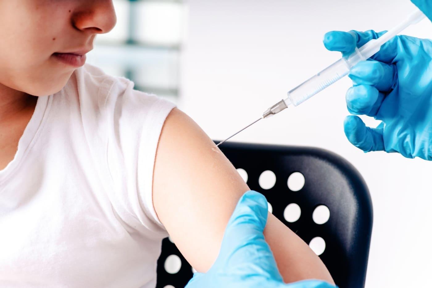 Musim Selesema Datang Lagi? Lindungi Diri & Keluarga Dengan Vaksin Influenza