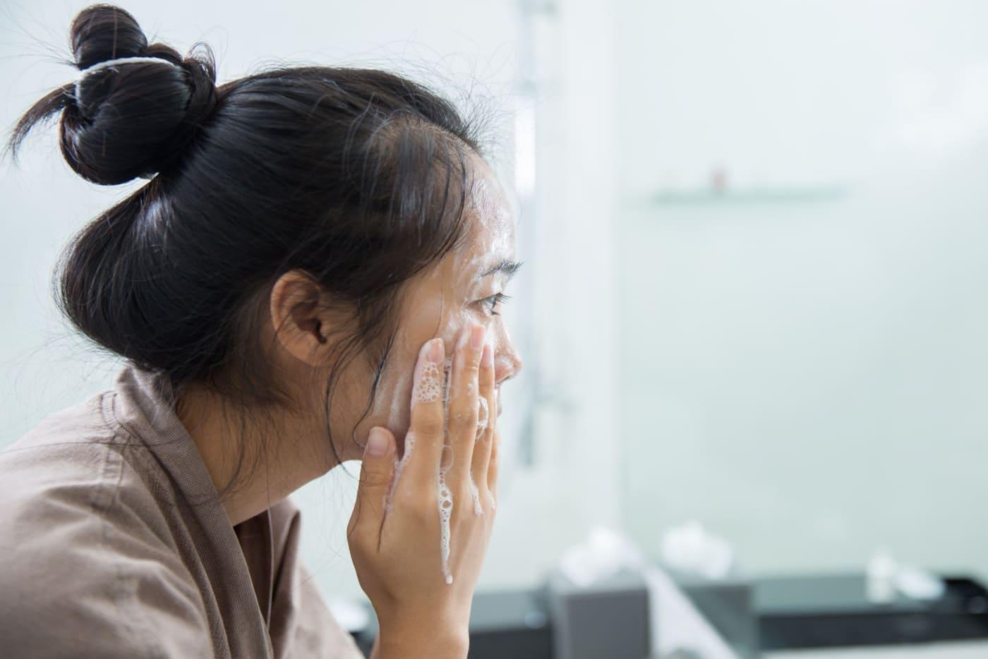 pencuci-muka-untuk-kulit-sensitif