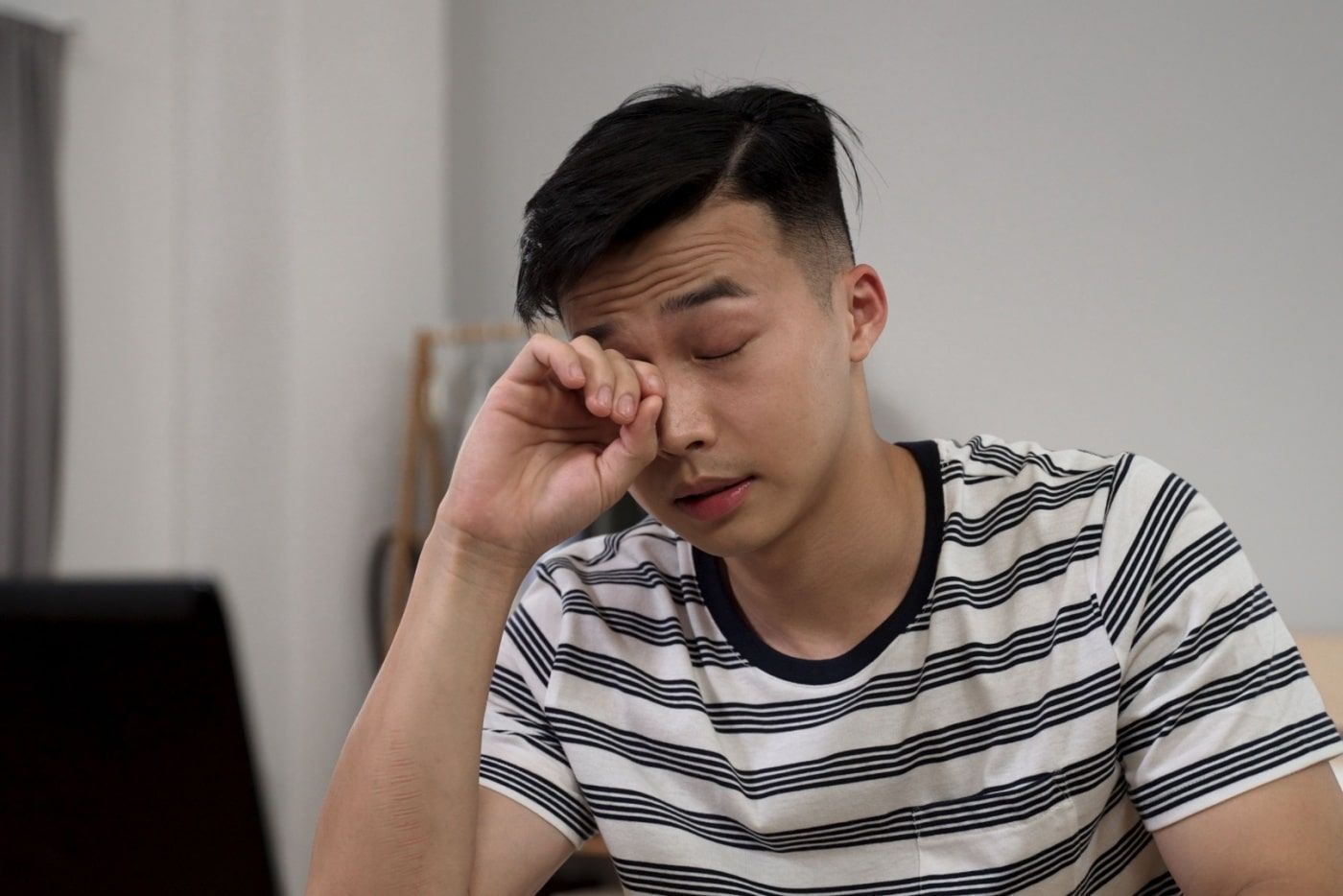 Mata Selalu Pedih & Kering? Jangan Anggap Remeh, Mungkin Tanda Awal Sindrom Sjogren!