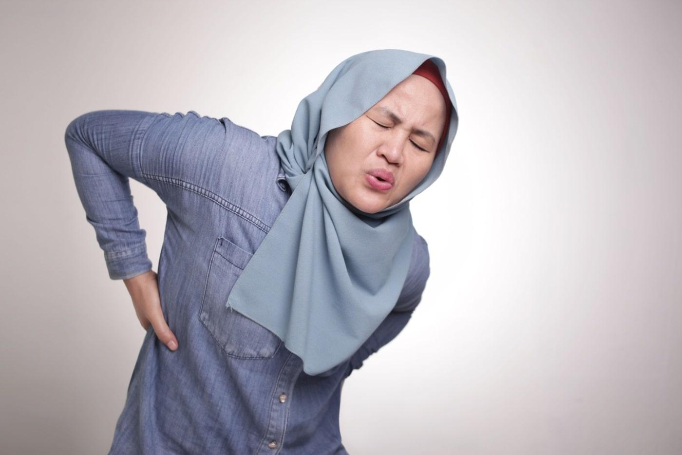 Kerja Duduk Lama? Ini 5 Koyok Untuk Legakan Sakit Belakang & Pinggang Paling Menjadi!