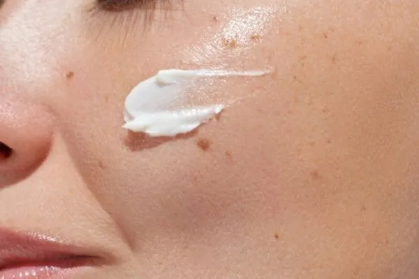 sunscreen untuk kulit berminyak (2)