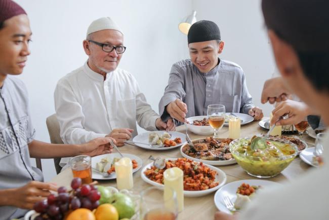 Makan Banyak Masa Raya Sampai Kembung Perut? Ini Petua Untuk Legakannya
