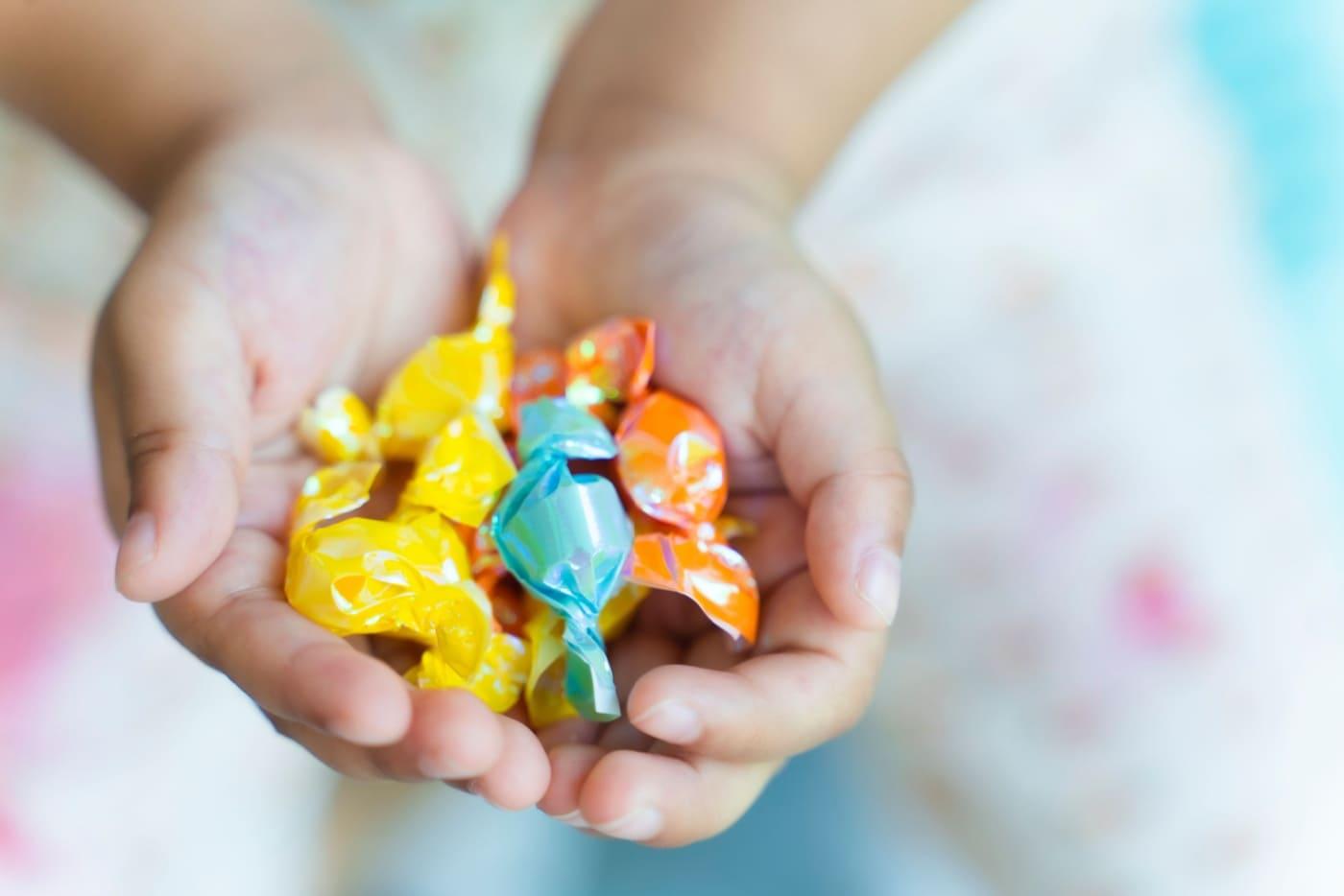 Gula-Gula Anak Nampak Biasa… Tapi Ada Risikonya Yang Tersembunyi?