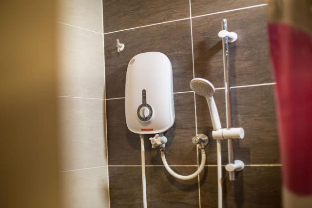 Jururawat Maut Kena Renjatan Elektrik Pemanas Air, Ini Tanda Water Heater Anda Sudah Rosak