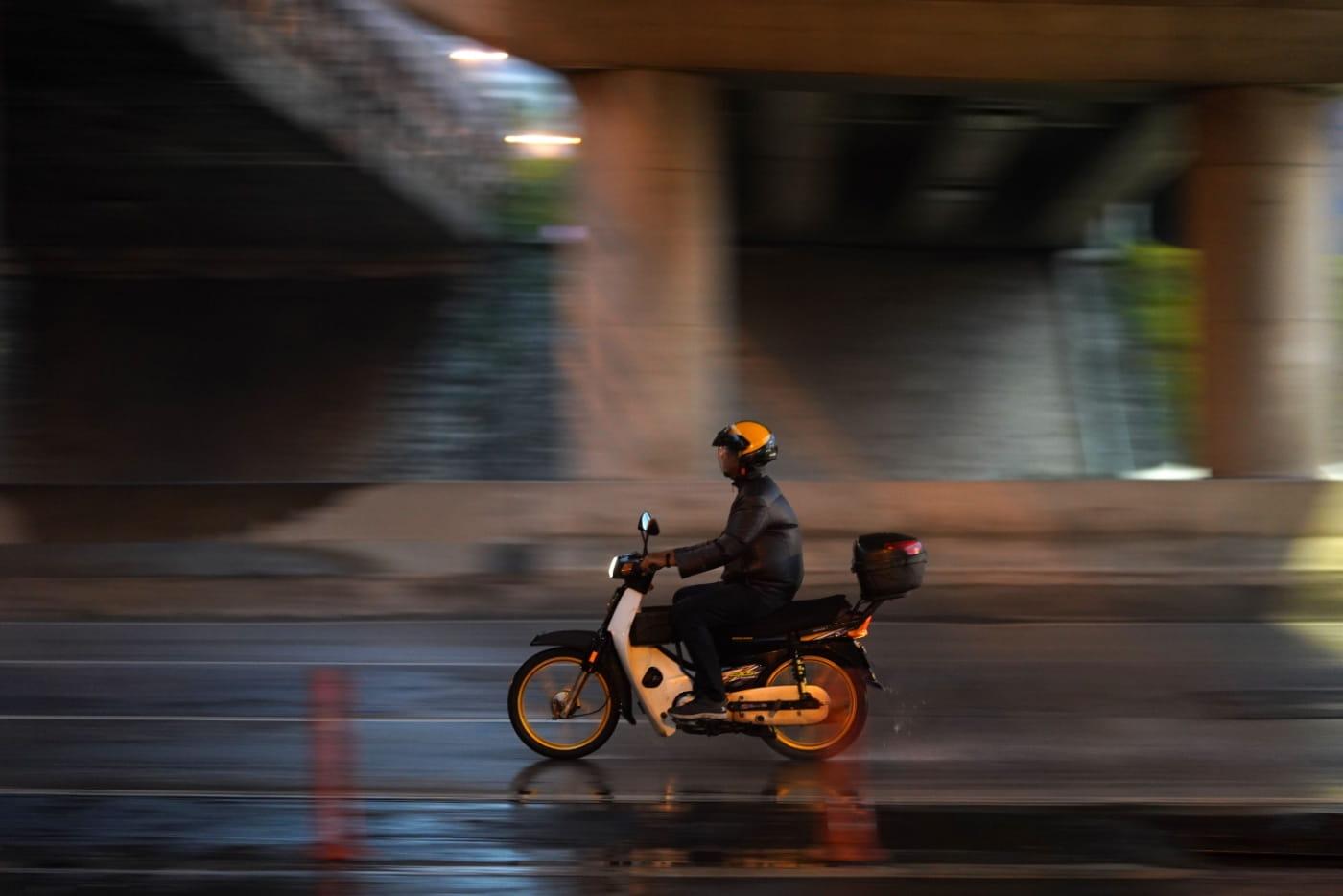 Cuaca Malaysia Sekarang Memang Tak Boleh Bincang! Ini 7 Jenama Baju Hujan Yang Ramai Rider Cari