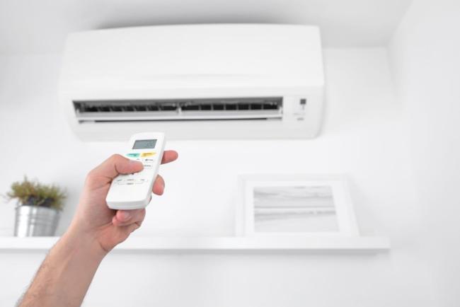 7 Jenama Aircond Terbaik 2026 — Rumah Sejuk, Bil Elektrik Pun Tak Melambung