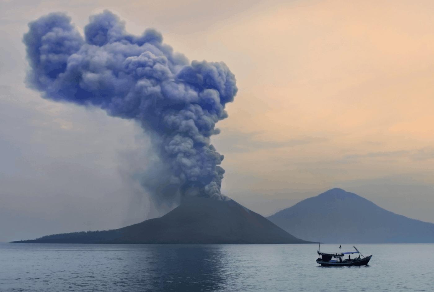 Ingat Jerebu Sebab Krakatau? Ini Fakta Sebenar Letusan Anak Krakatau Yang Ramai Kena Tahu